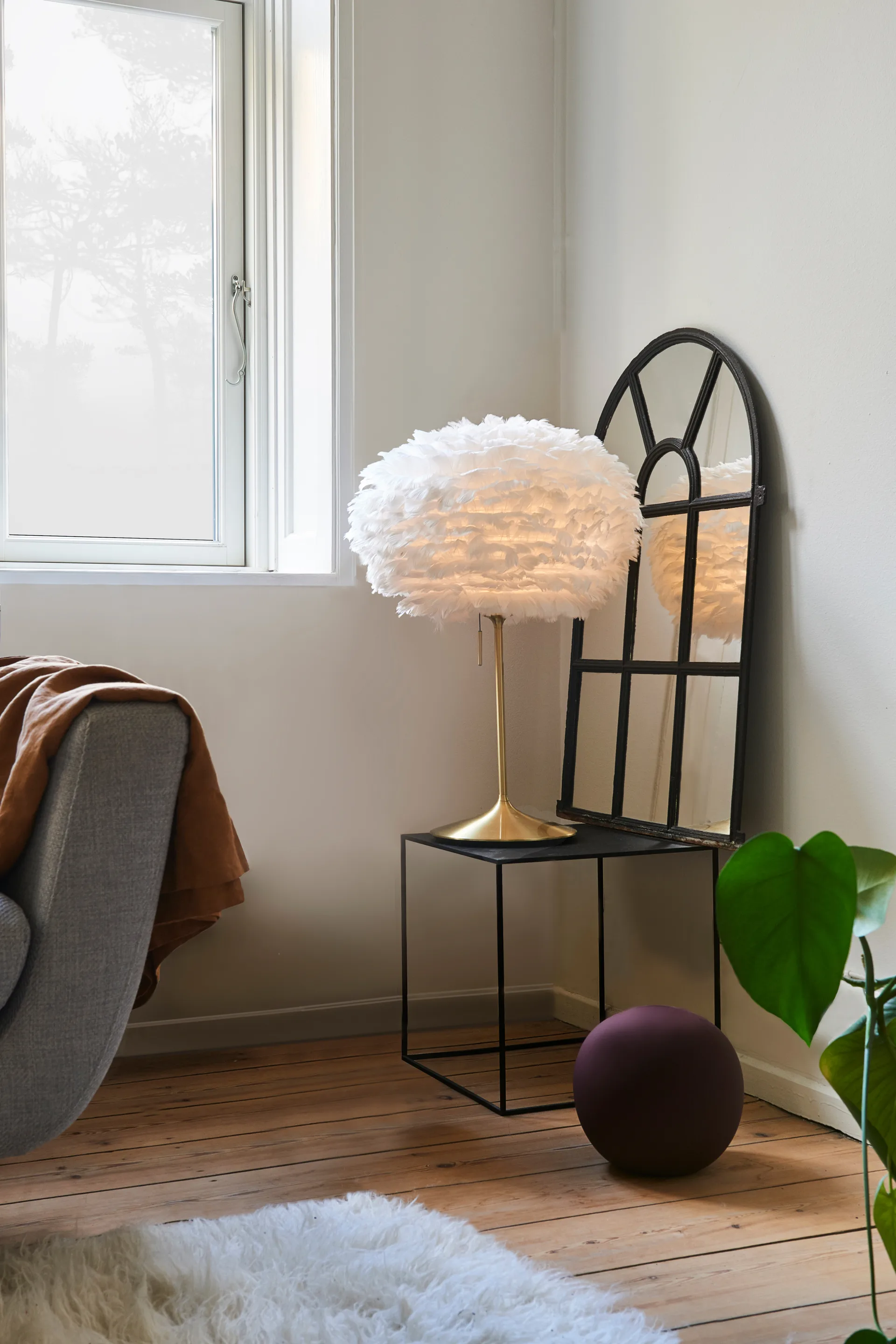 Lampe de table Eos medium, Blanc-Laiton brossé Umage