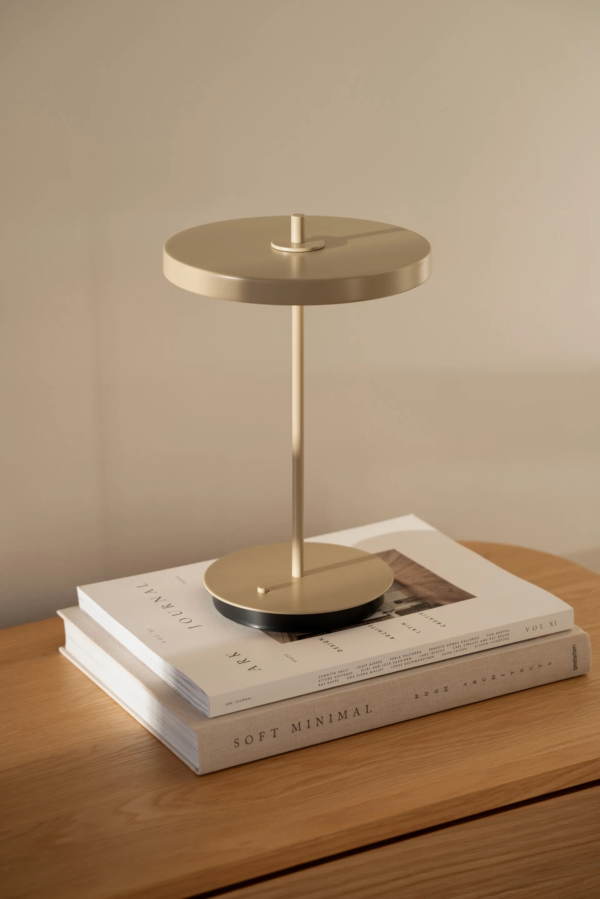 Lampe de table portable Asteria Move, Monochrome-argile Umage