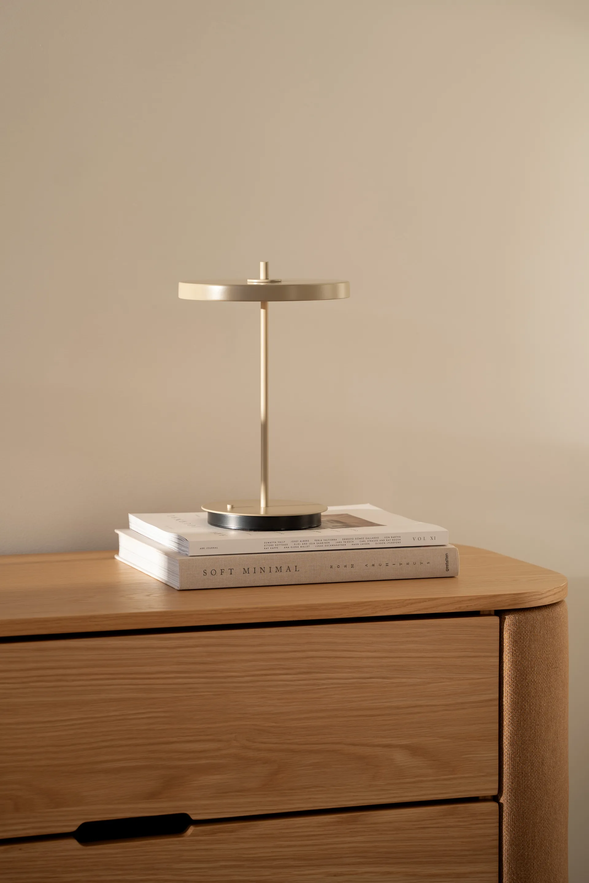 Lampe de table portable Asteria Move, Monochrome-argile Umage