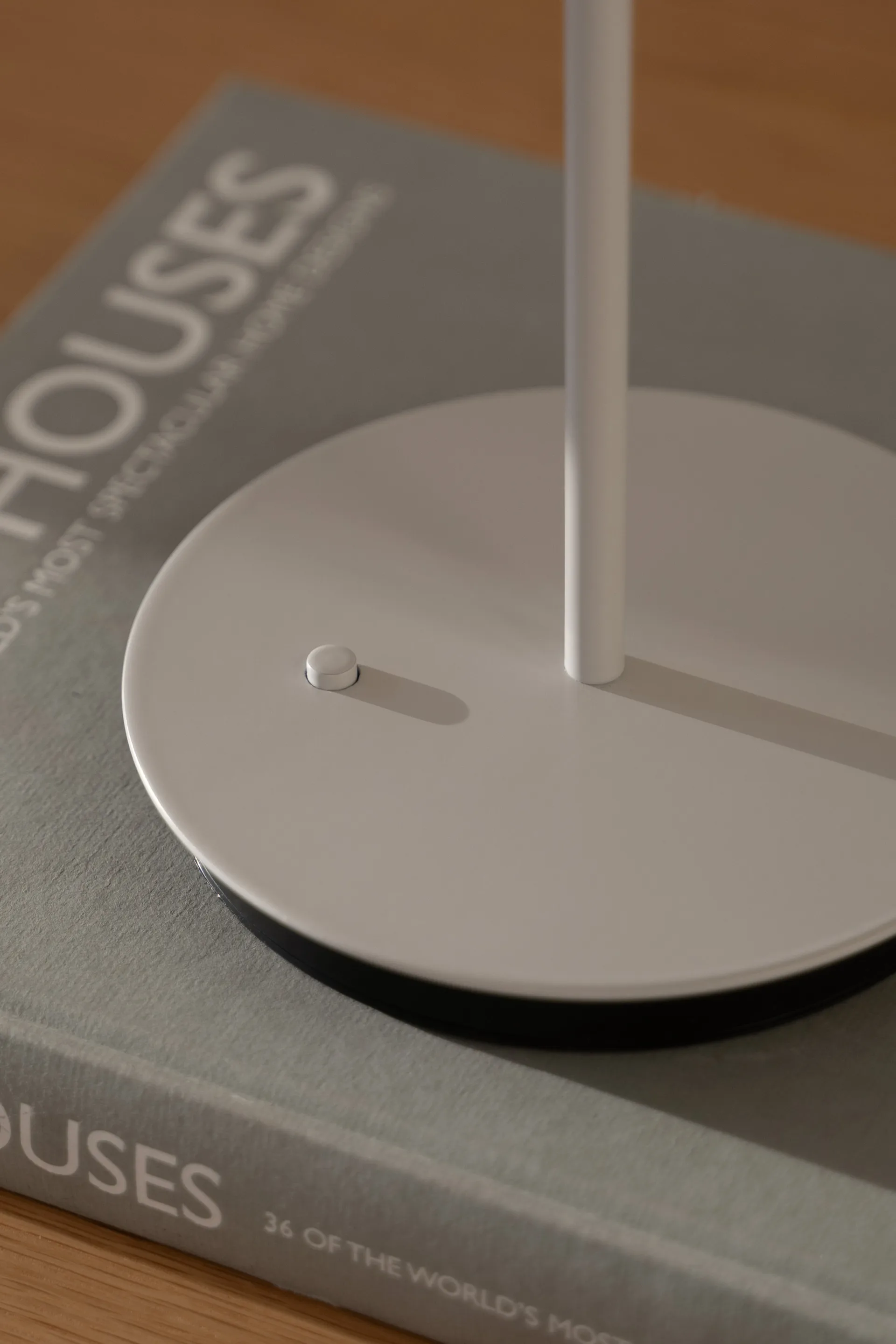 Lampe de table portable Asteria Move, Monochrome-nuance mist Umage