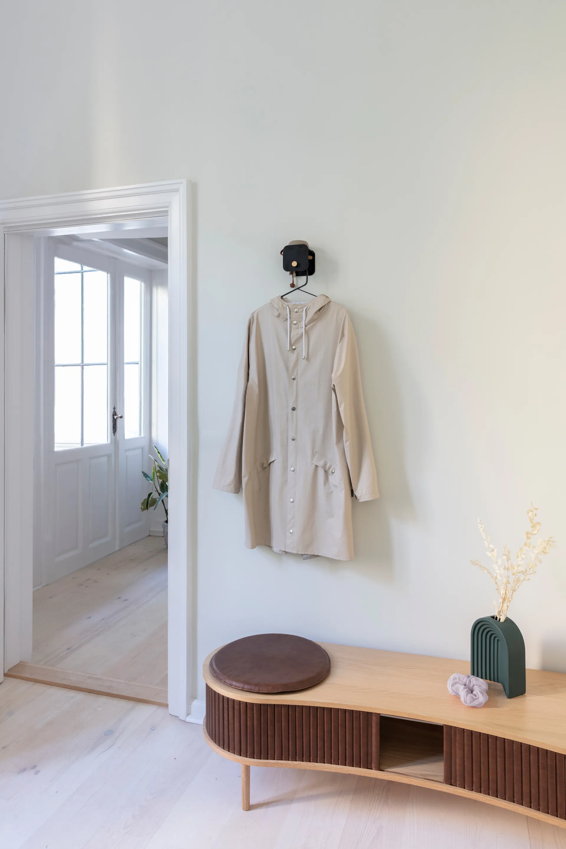 Porte-manteau mural Hang in There, Black-brass Umage