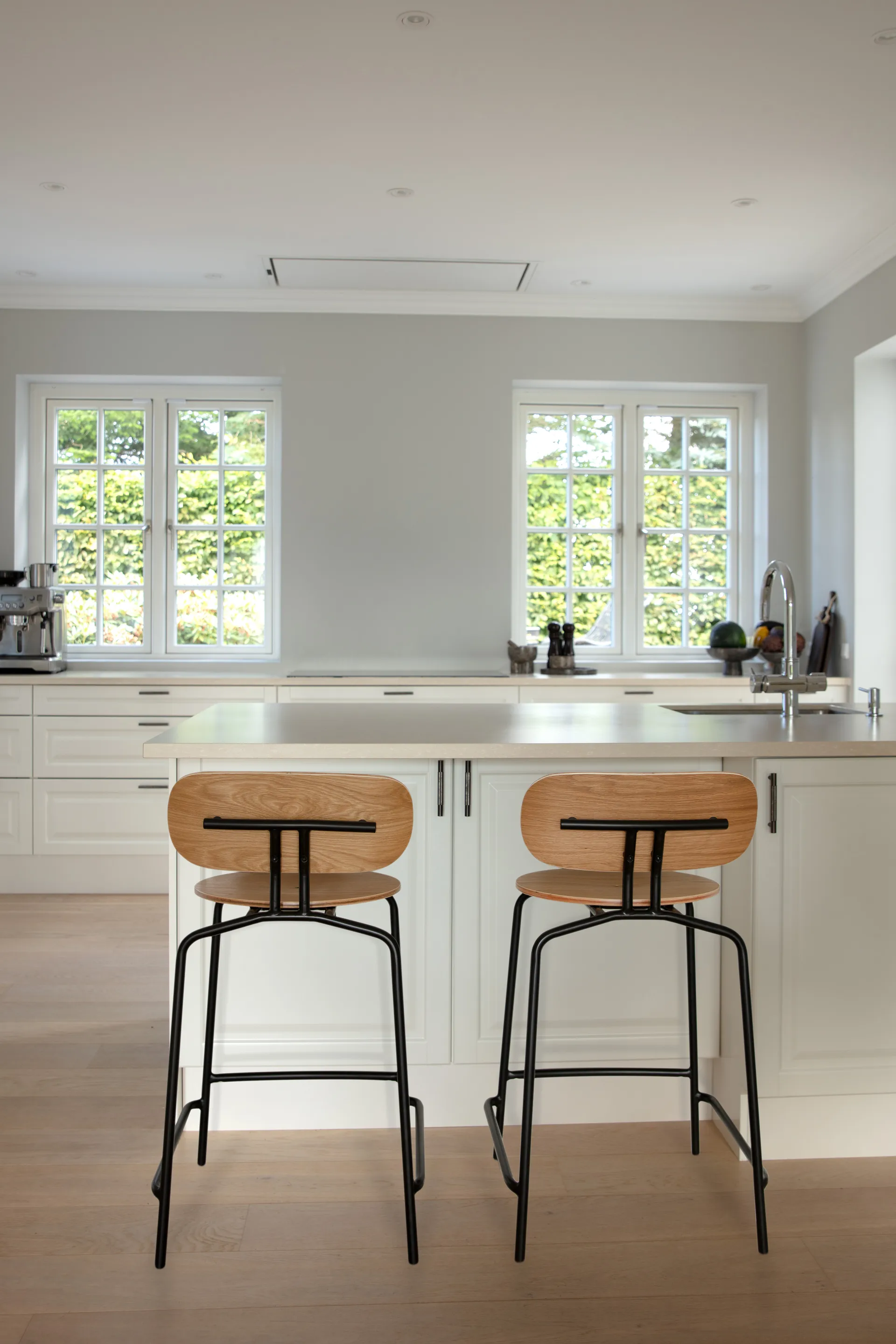 Tabouret de bar Curious 65 cm, Oak-black Umage