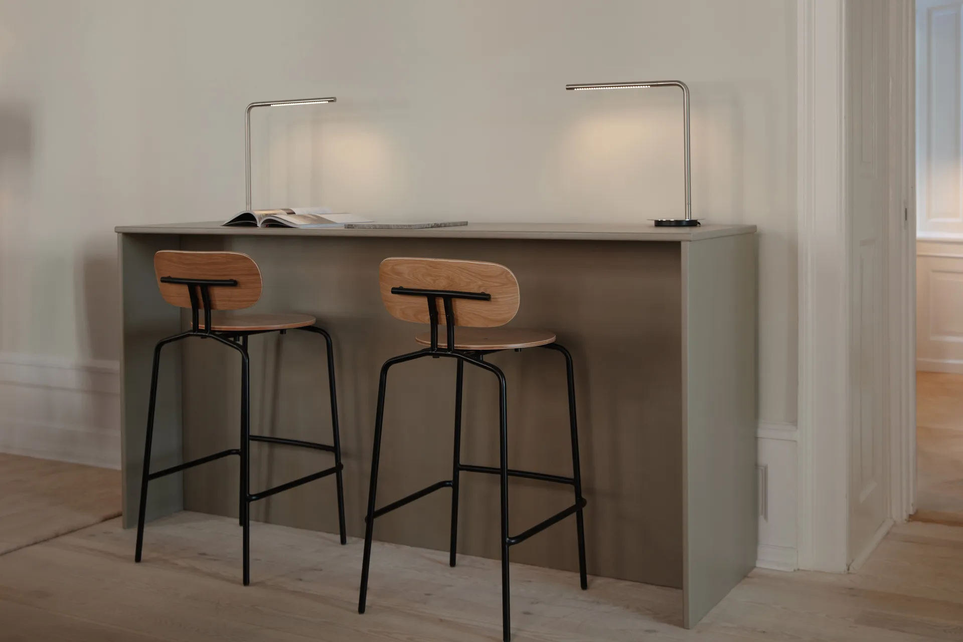 Tabouret de bar Curious 75 cm, Oak-black Umage