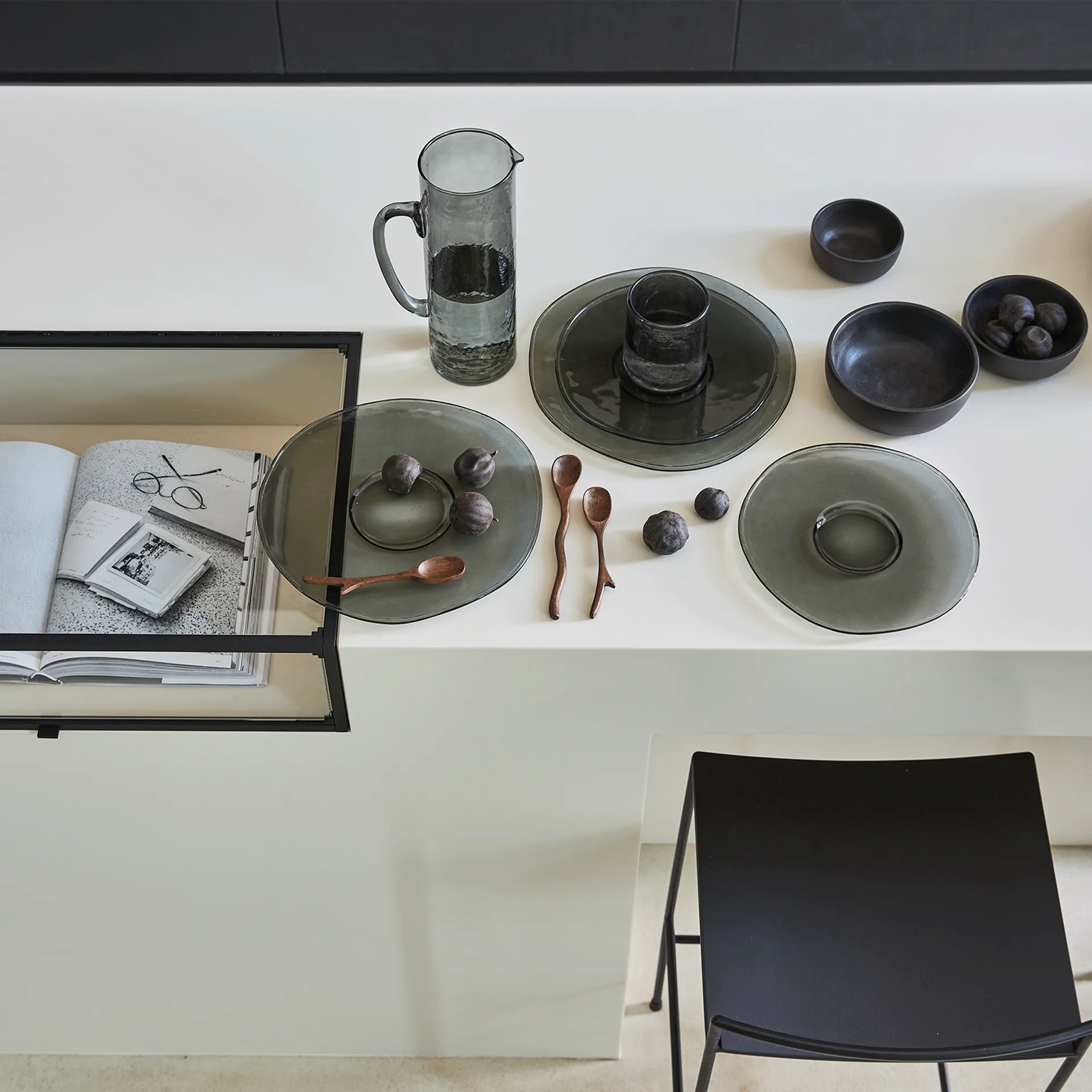 Assiette en verre recyclé UNC Ø28 cm, Ebony URBAN NATURE CULTURE