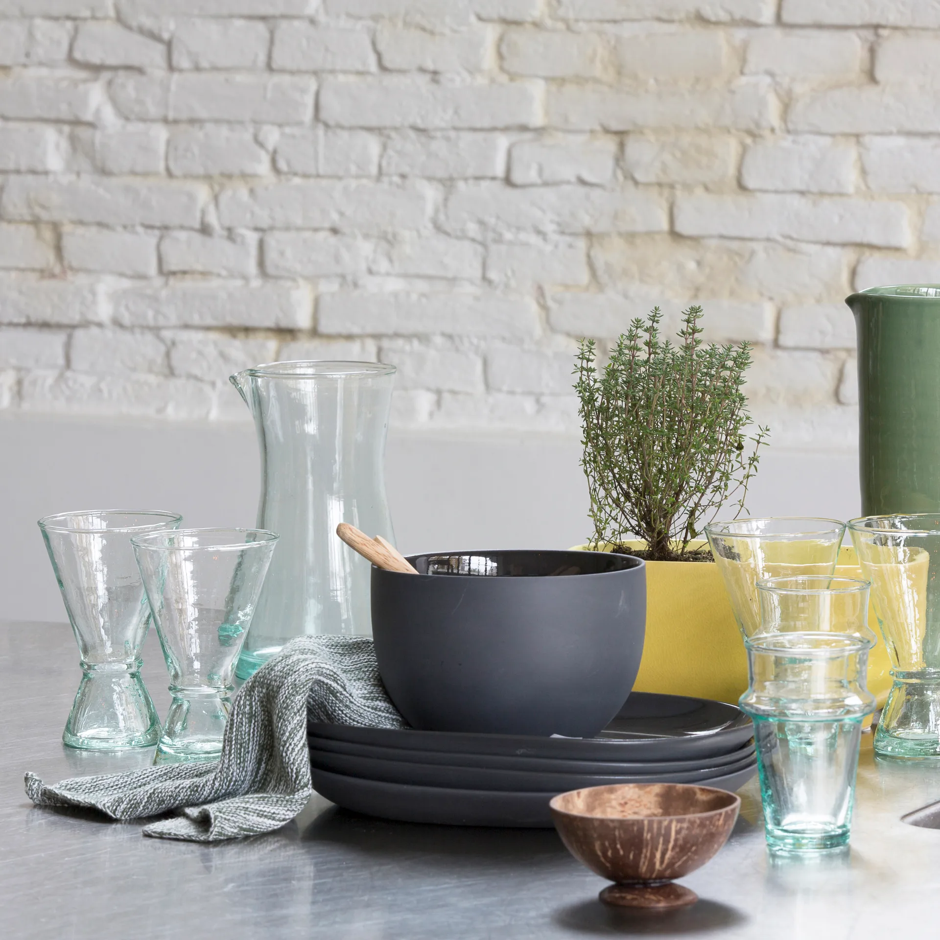 Verre à vin en verre recyclé medium, Transparent-Vert URBAN NATURE CULTURE