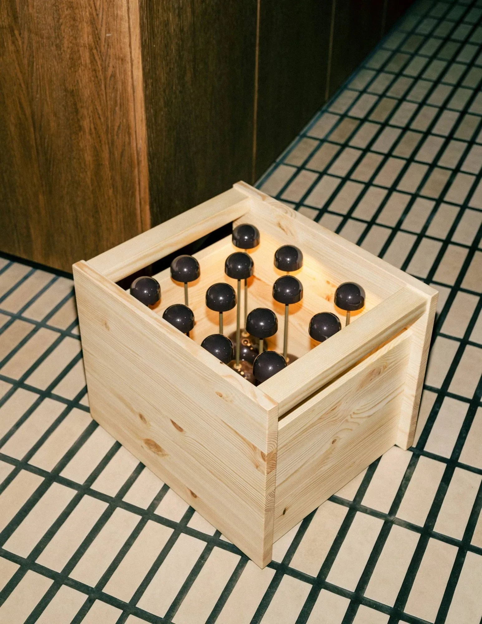 020 Koppa Crate boîte de rangement, Pin en finition huilée, taille L 38x43x36 cm Vaarnii