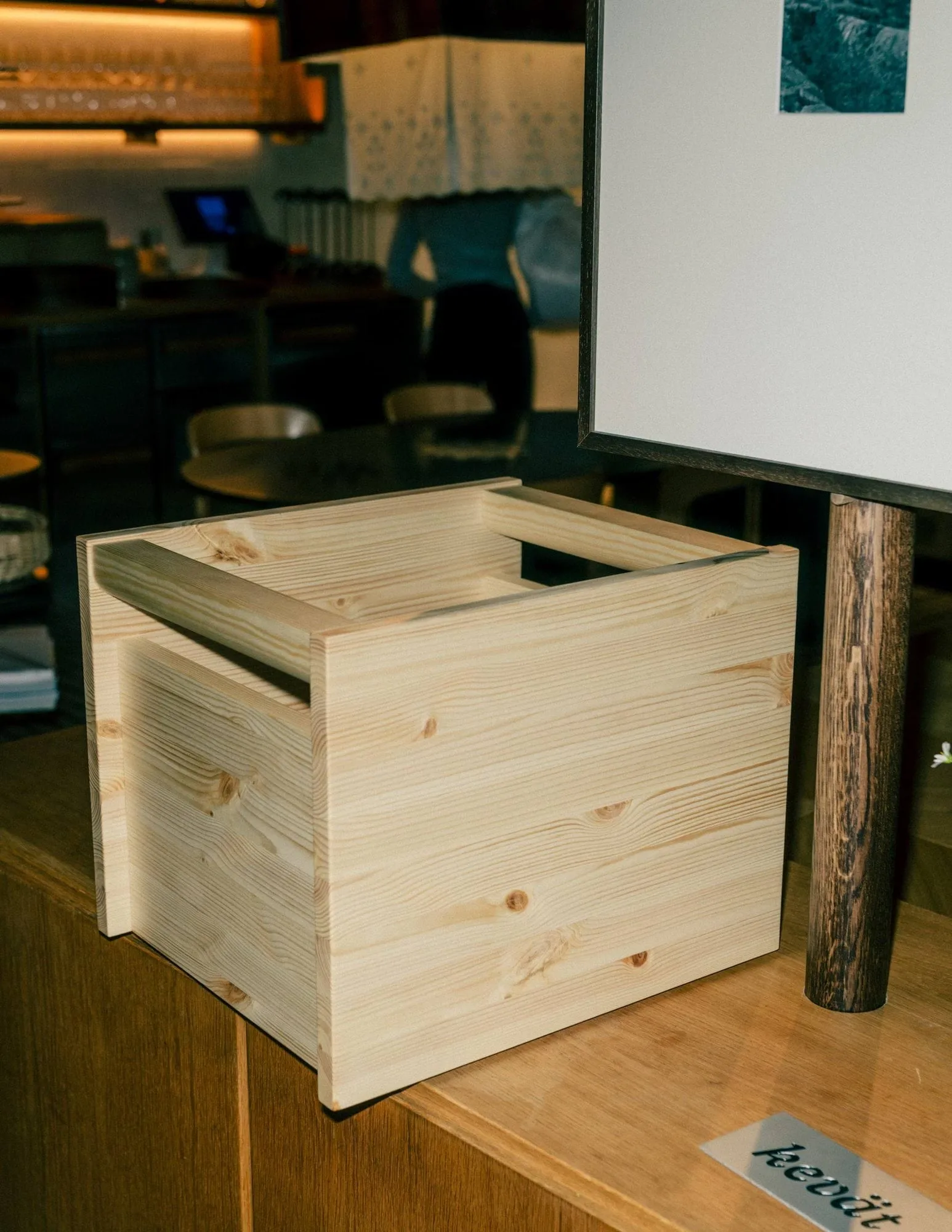 020 Koppa Crate boîte de rangement, Pin en finition huilée, taille L 38x43x36 cm Vaarnii