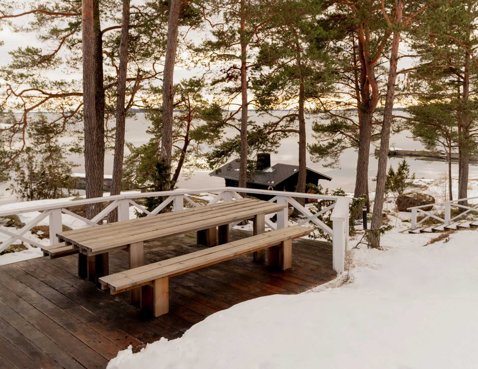 Banc 013 Osa Outdoor Bench, Pin traité thermiquement, 270×37×49 cm Vaarnii