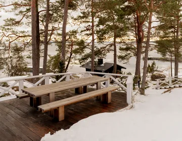 Banc 013 Osa Outdoor Bench - Pin traité thermiquement, 270×37×49 cm - Vaarnii