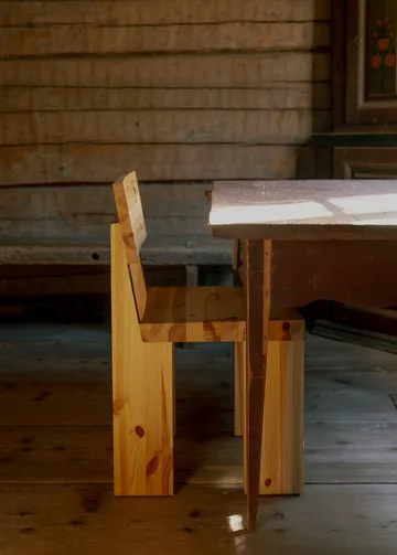 Chaise 001 Dining Chair - Pin en huile-cire mat - Vaarnii