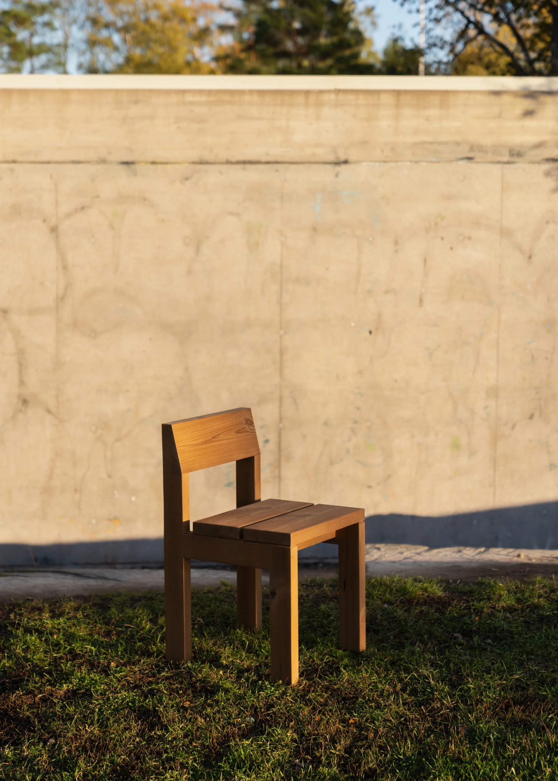 Chaise 013 Osa Outdoor Dining Chair, Pin huilé-ciré mat Vaarnii