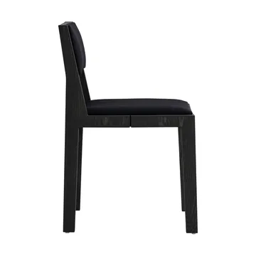 Chaise 016 Maasto Dining Chair - Pin de couleur noire, face avant habillée en noir - Vaarnii