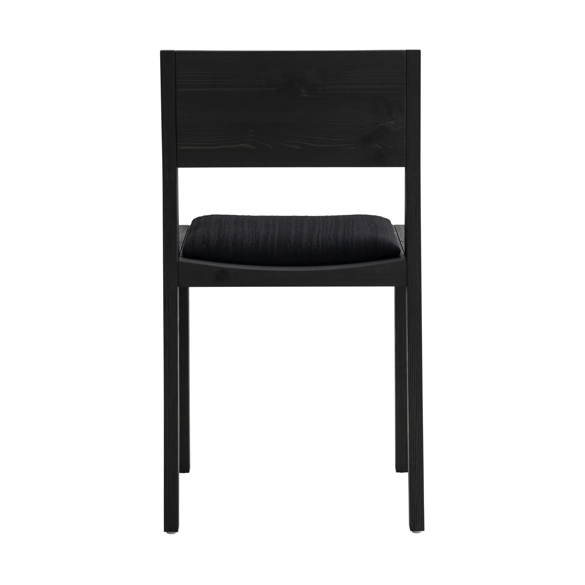 Chaise 016 Maasto Dining Chair, Pin de couleur noire, face avant habillée en noir Vaarnii