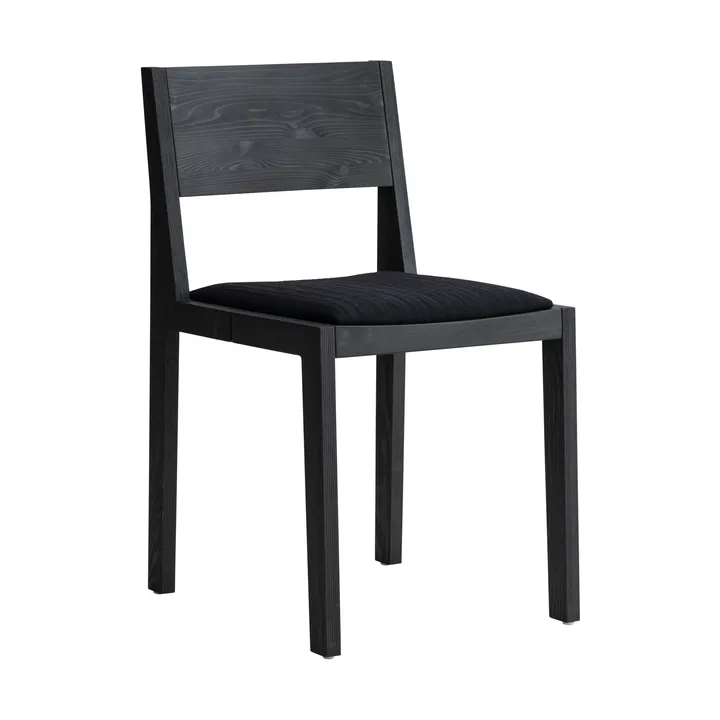 Chaise 016 Maasto Dining Chair - Pin noir teinté, assise rembourrée noire - Vaarnii