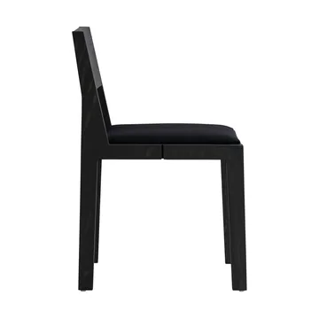 Chaise 016 Maasto Dining Chair - Pin noir teinté, assise rembourrée noire - Vaarnii