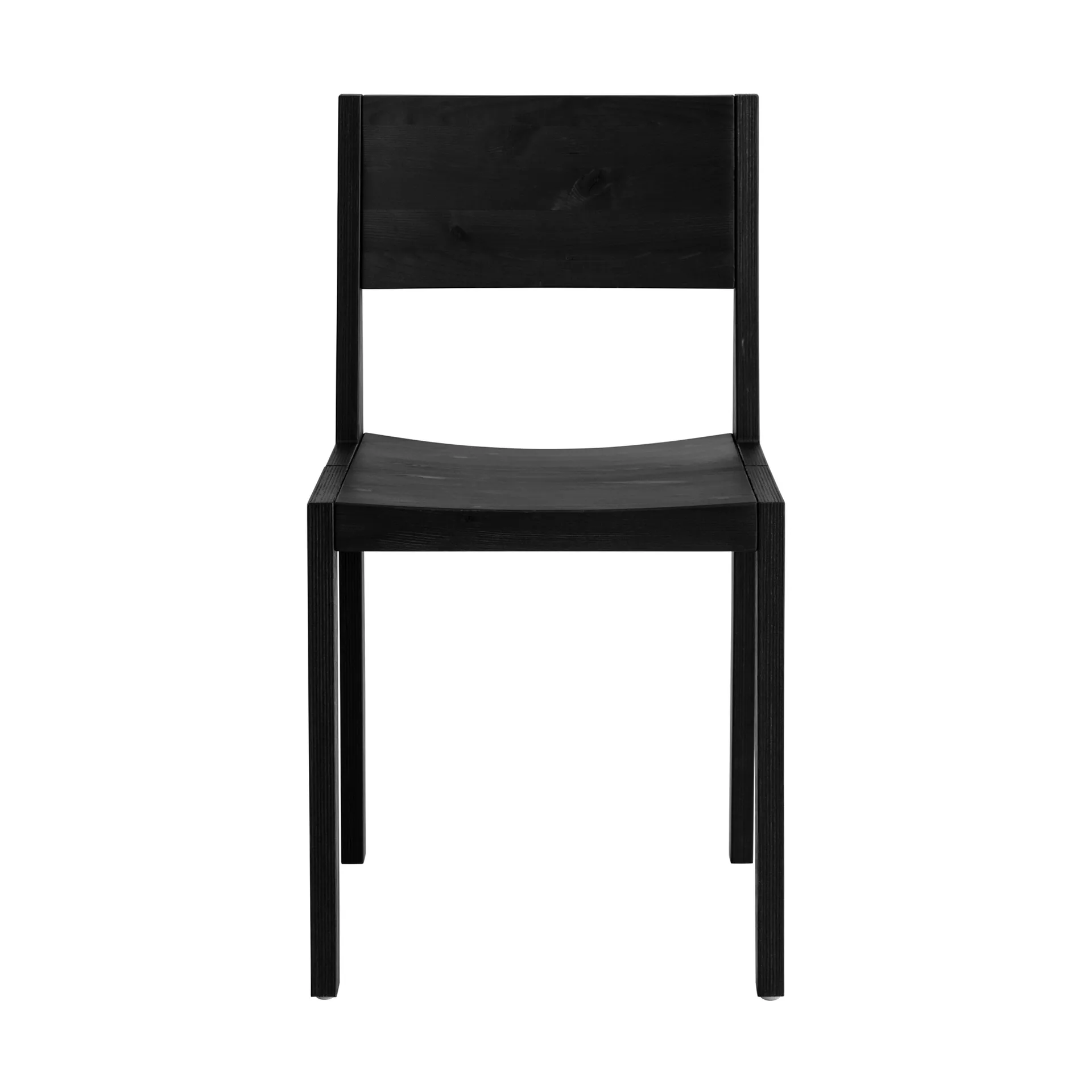 Chaise 016 Maasto Dining Chair, Pin teinté noir Vaarnii
