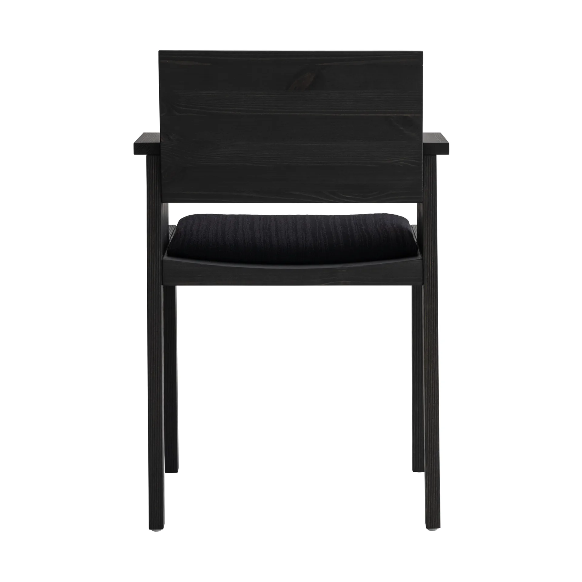 Fauteuil à accoudoirs 016 Maasto Dining Armchair, Pin de couleur noire, face avant habillée en noir Vaarnii