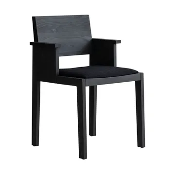 Fauteuil à accoudoirs 016 Maasto Dining Armchair - Pin noir teinté, assise rembourrée noire - Vaarnii