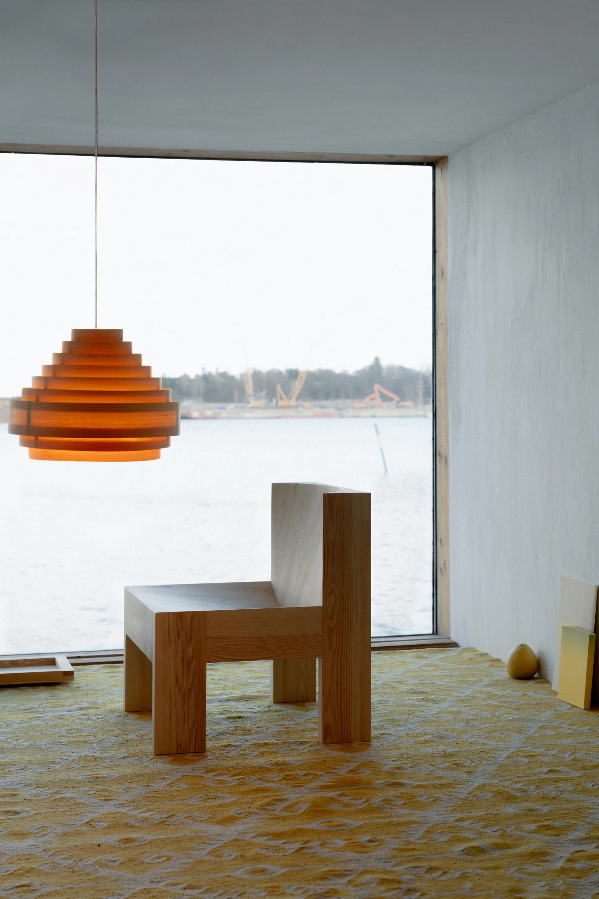 Fauteuil lounge 005 Lounge Chair, Pin en huile-cire mat Vaarnii