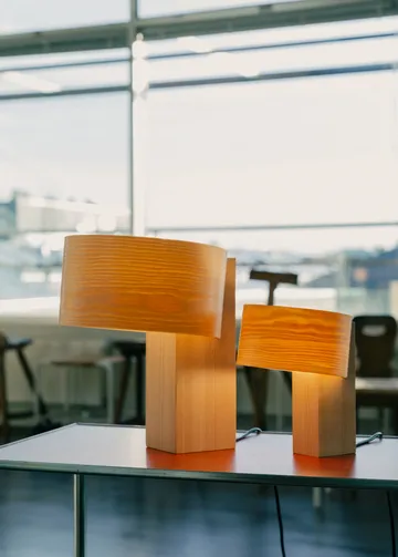 Lampe de table 018 Hoop Table Lamp - Pin en huile-cire mat, 23 cm - Vaarnii