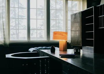 Lampe de table 018 Hoop Table Lamp - Pin en huile-cire mat, 34 cm - Vaarnii