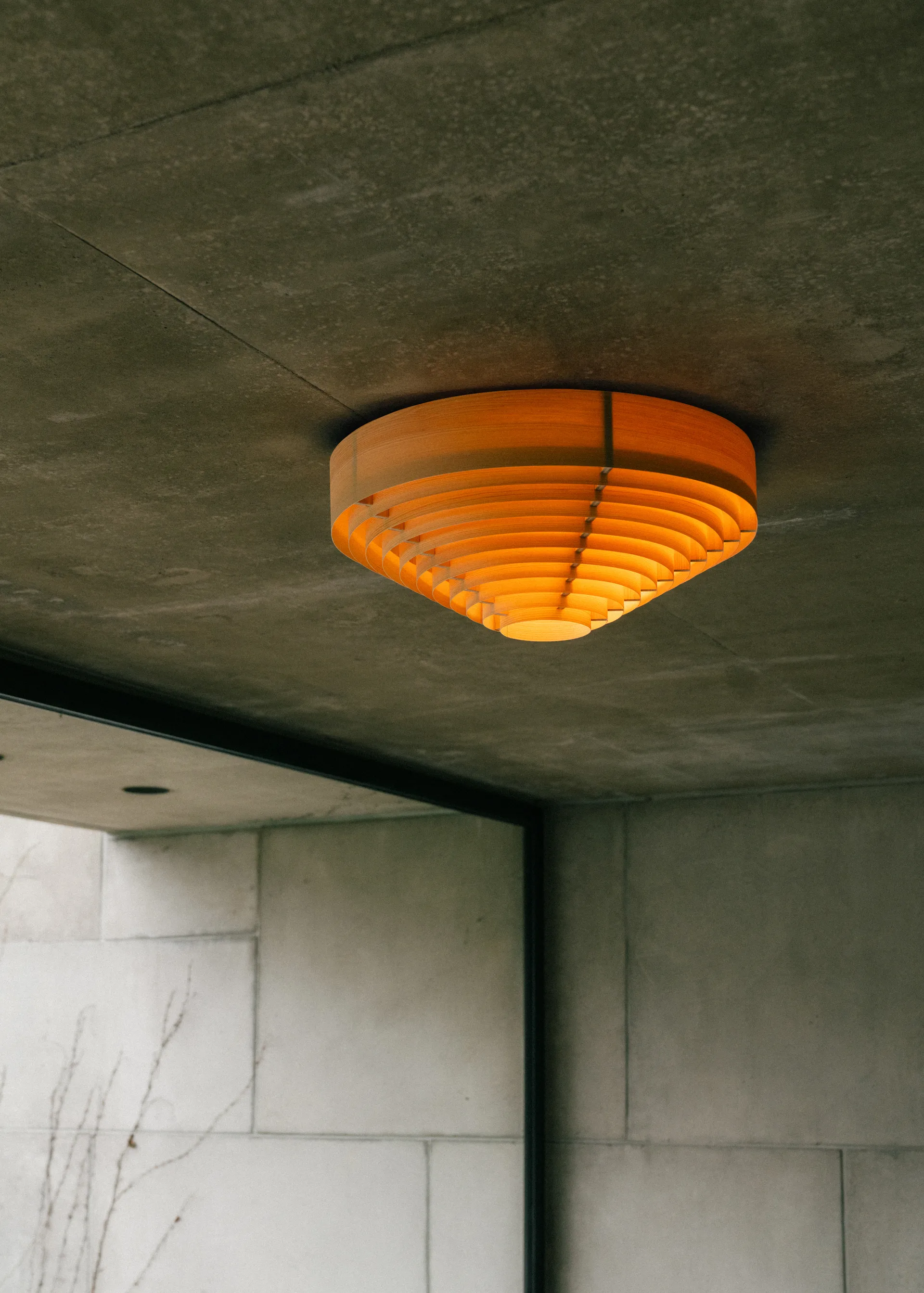 Plafonnier 1005 Hans Ceiling Light, Pin en huile-cire mat, Ø55 cm Vaarnii