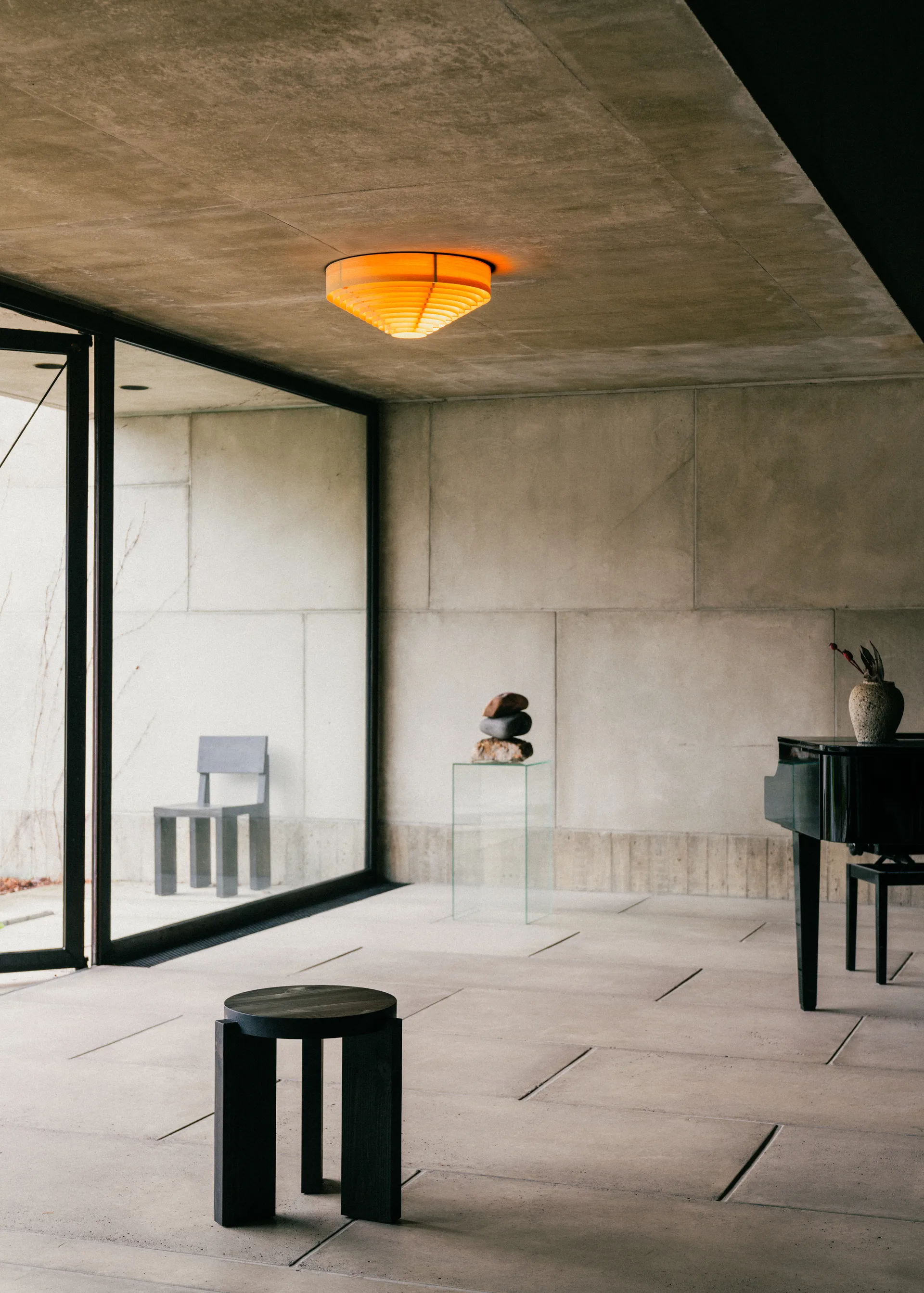 Plafonnier 1005 Hans Ceiling Light, Pin huilé et ciré mat, Ø42 cm Vaarnii