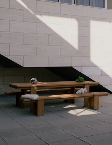 Table 013 Osa Outdoor Table - Pin traité thermiquement, 270x94x78 cm - Vaarnii