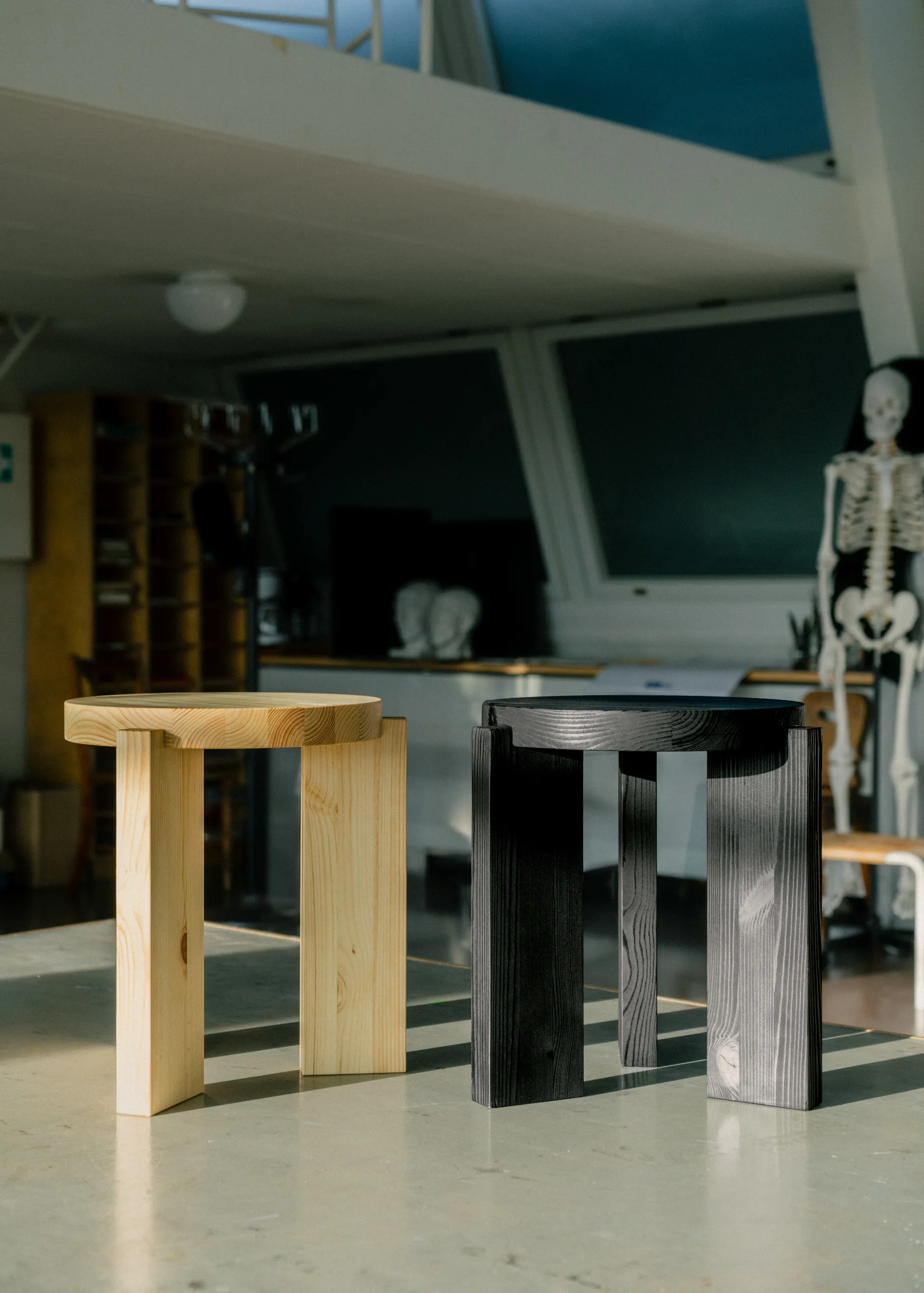 Tabouret 001 Stool, Pin en huile-cire mat, Ø40x44 cm Vaarnii