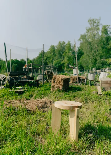 Tabouret 001 Stool - Pin en huile-cire mat, Ø40x44 cm - Vaarnii