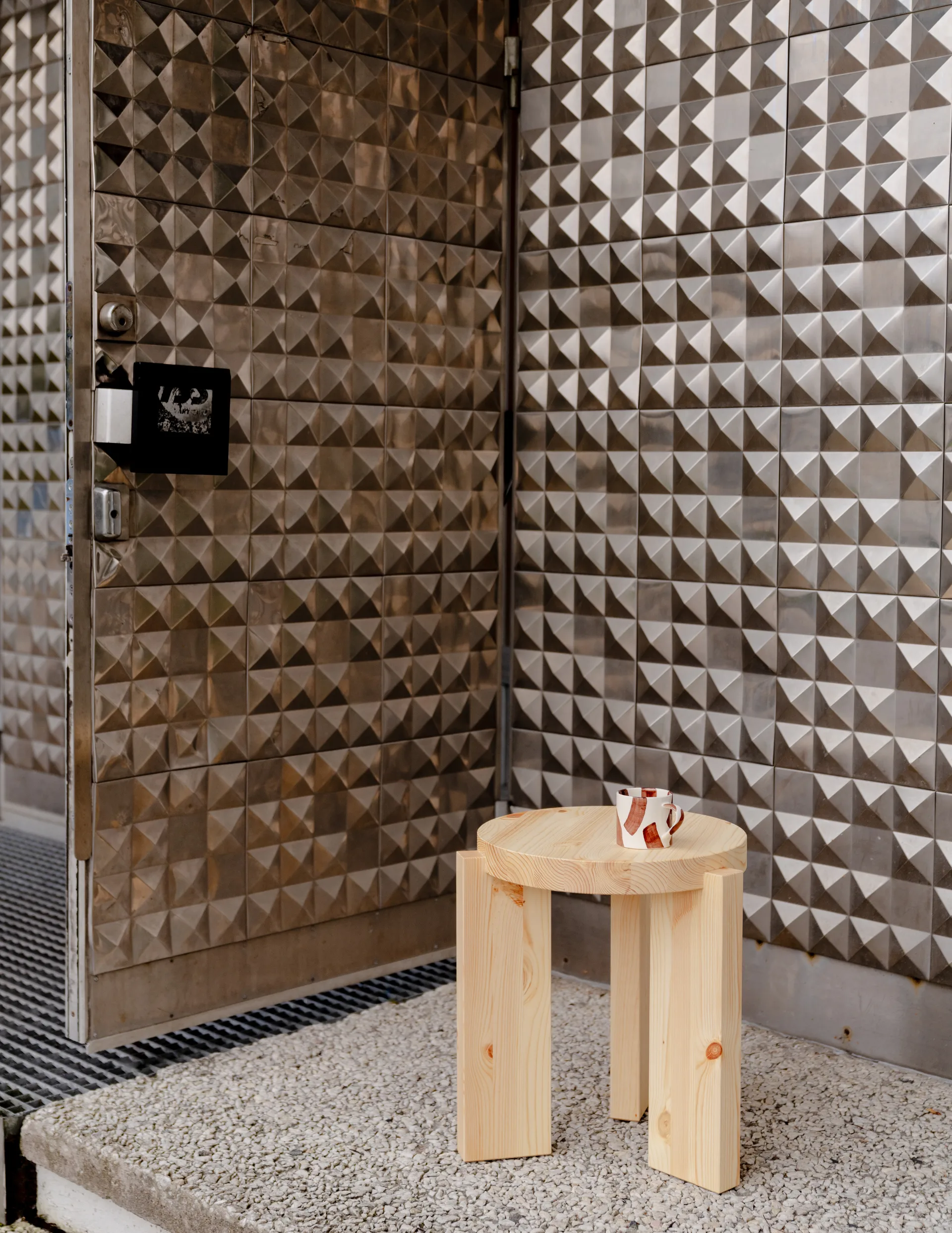 Tabouret 001 Stool, Pin en huile-cire mat, Ø40x44 cm Vaarnii