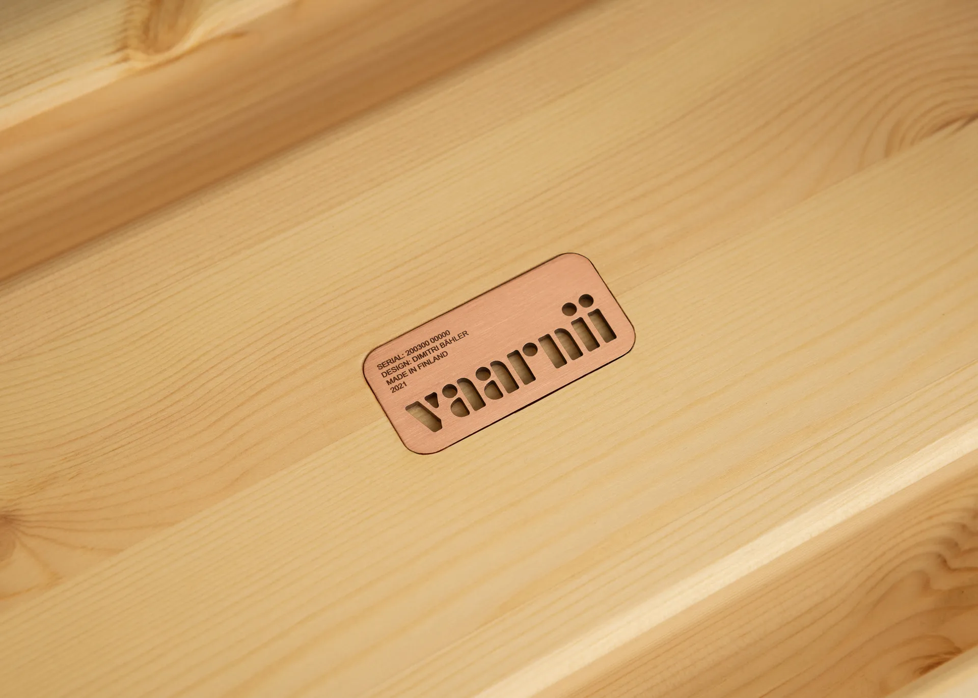 Tabouret 002 Ast Stool, Pin en huile-cire mat, 55x26x45 cm Vaarnii