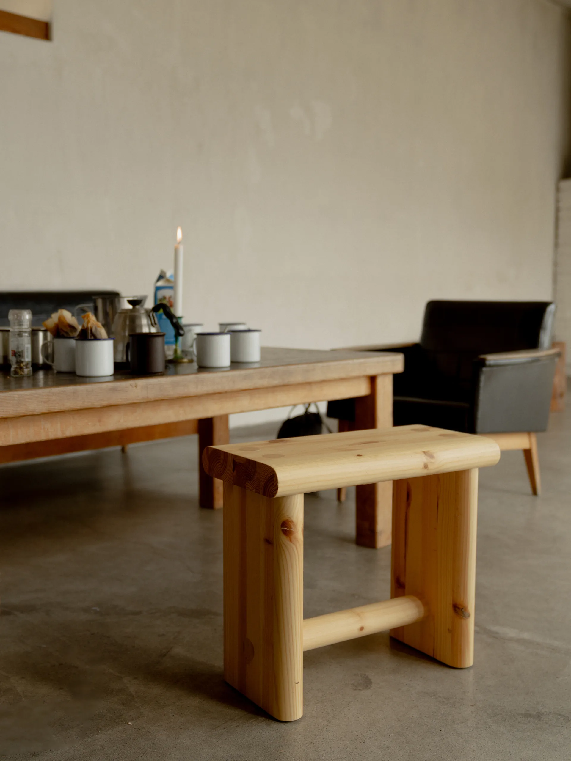 Tabouret 002 Ast Stool, Pin en huile-cire mat, 55x26x45 cm Vaarnii