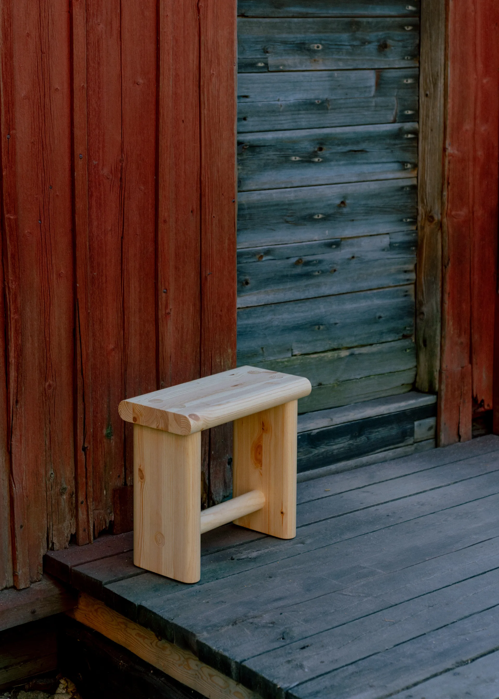 Tabouret 002 Ast Stool, Pin en huile-cire mat, 55x26x45 cm Vaarnii
