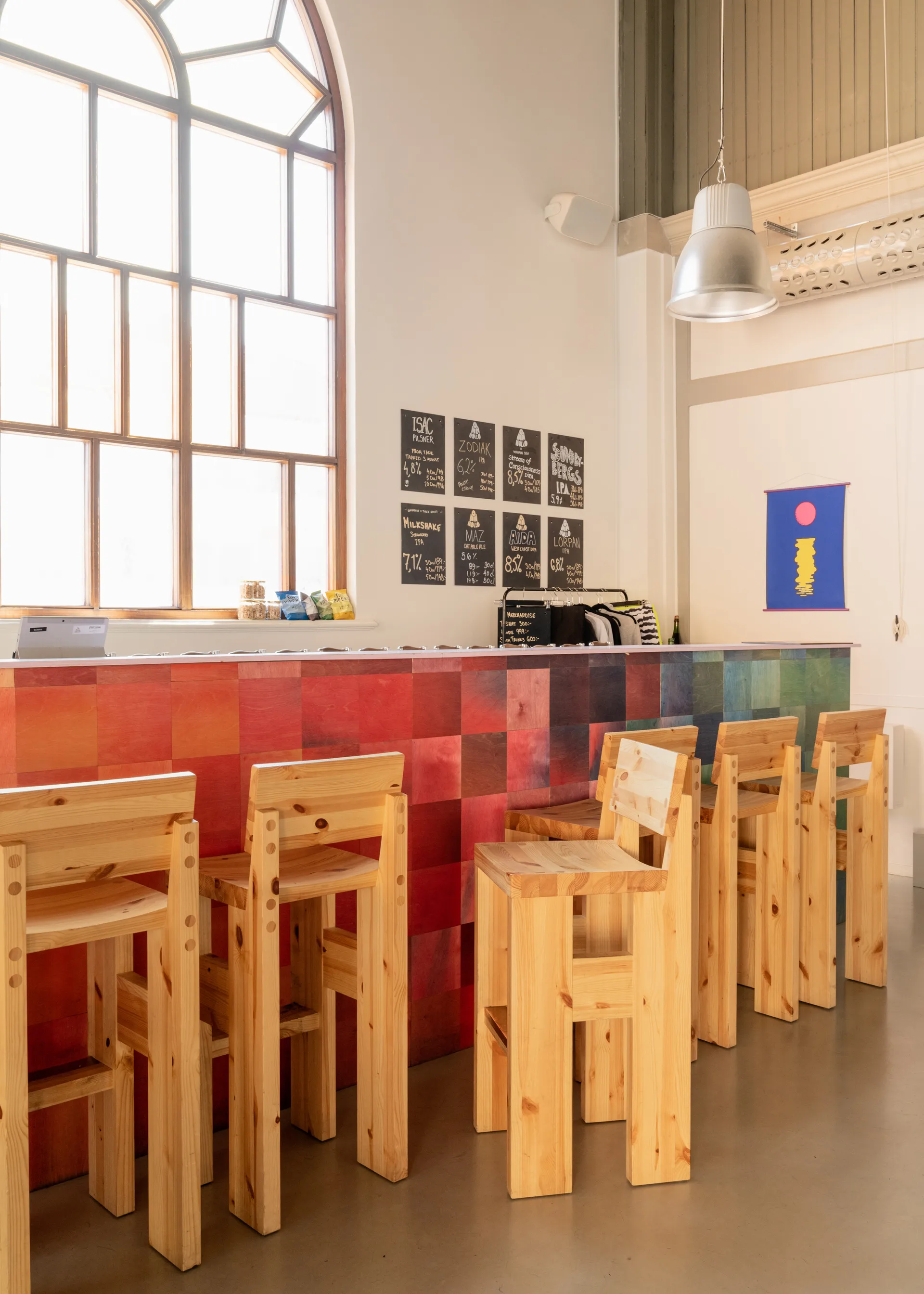 Tabouret de bar 001 Bar Stool, Pin en huile-cire mat, 65 cm Vaarnii