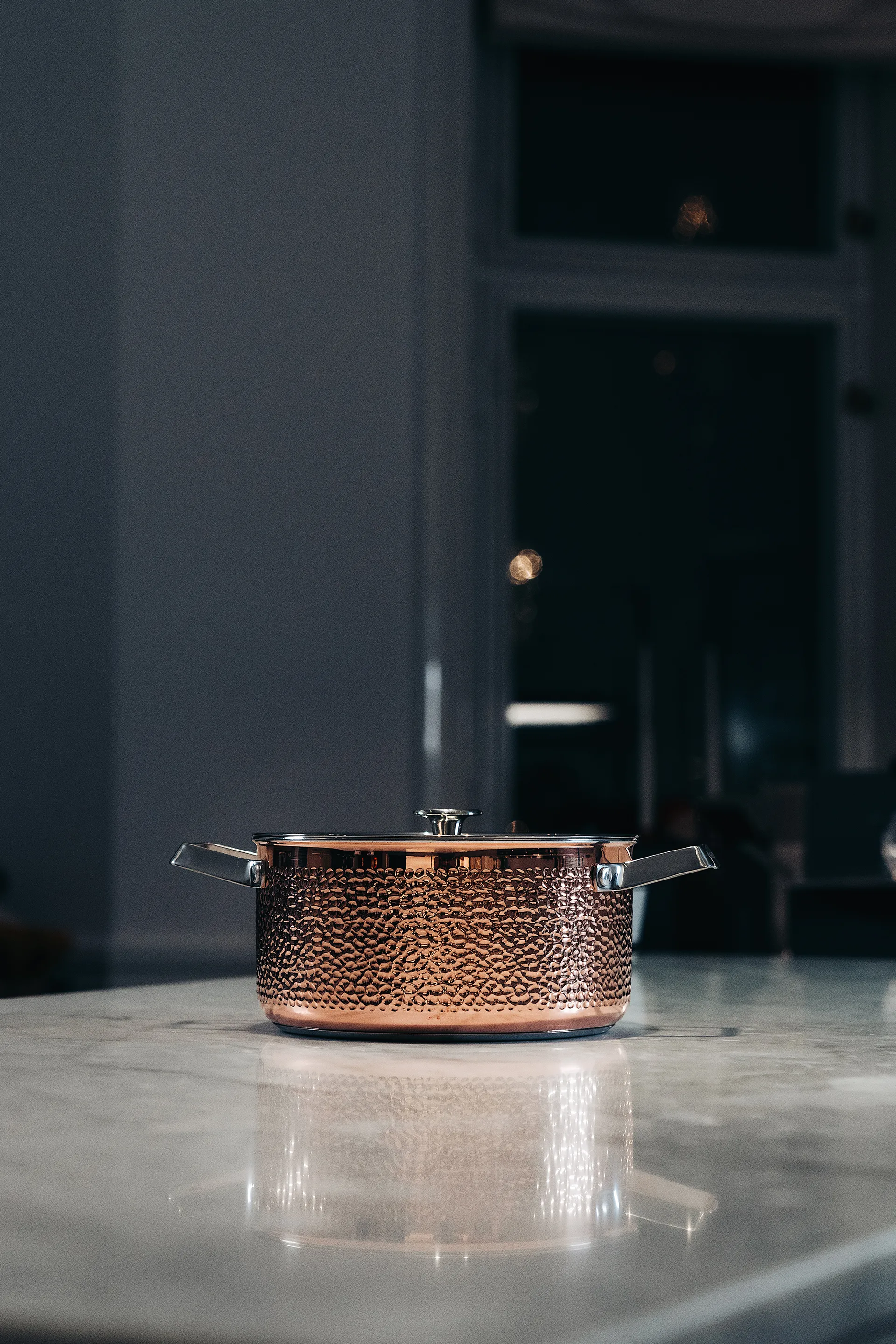 Cocotte en cuivre martelée avec couvercle Mjölner, Miranda, 4 L Vargen & Thor