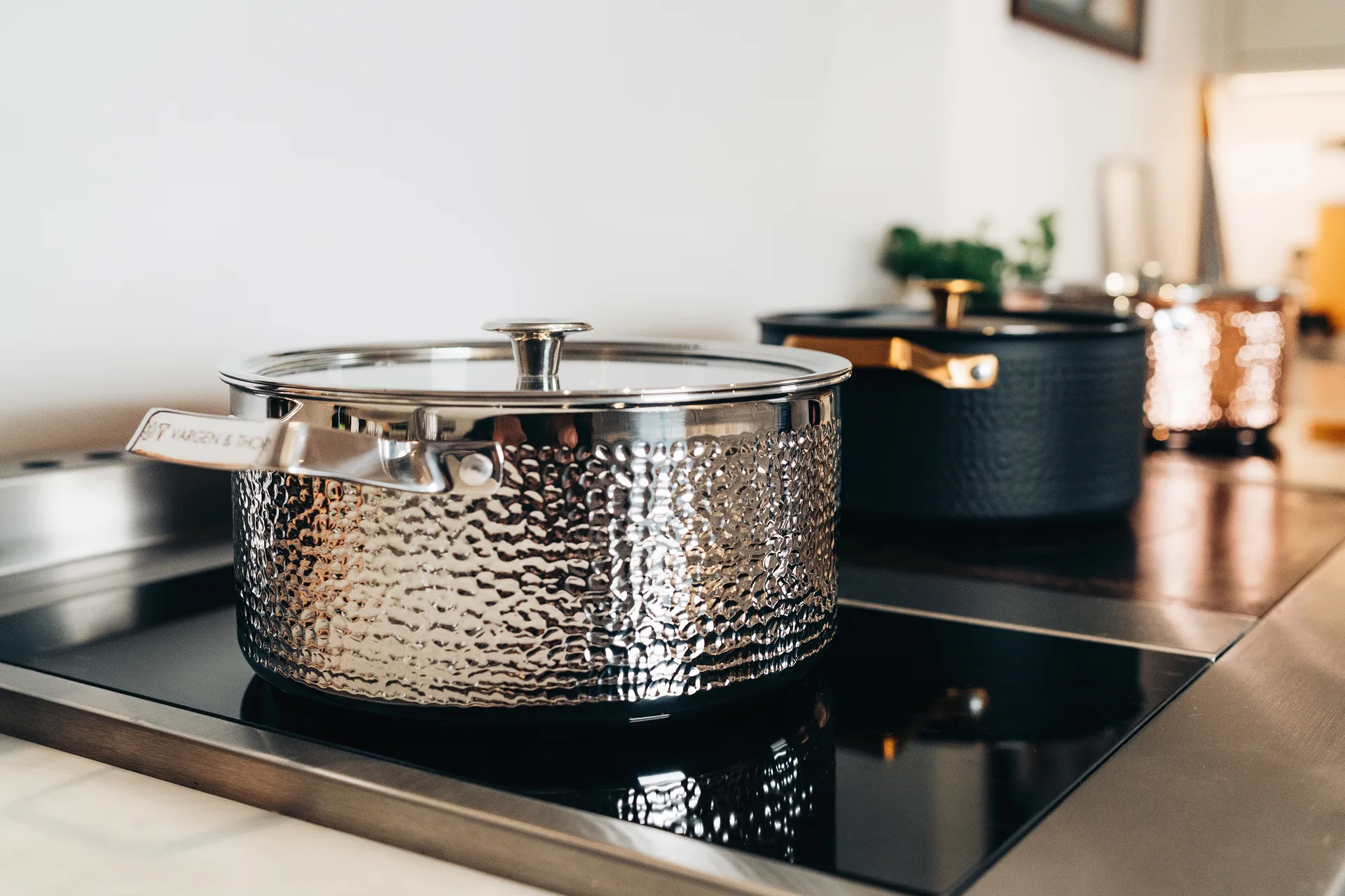 Cocotte martelée chromée avec couvercle Kroma, Pixel, 4 L Vargen & Thor