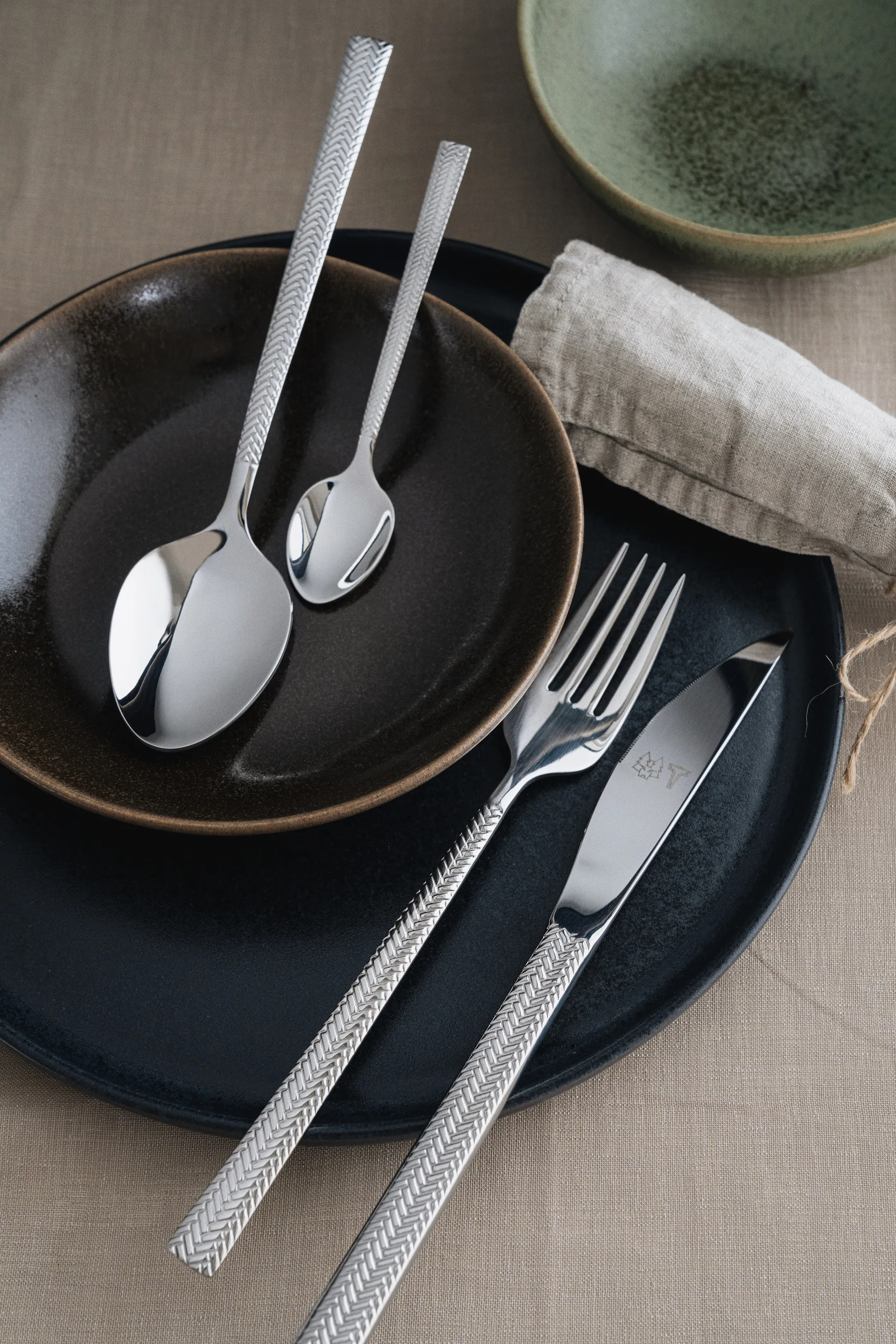 Set de couverts Glöd 16 pièces, Motif chevronné Vargen & Thor