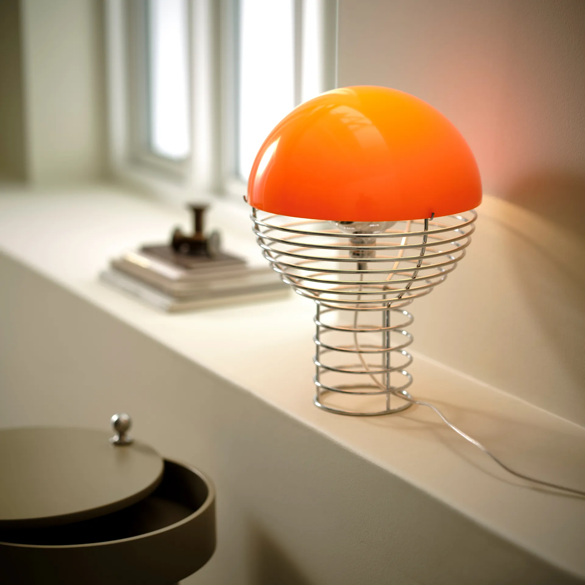 Lampe de table Wire Ø30 cm, Chrome-orange Verpan