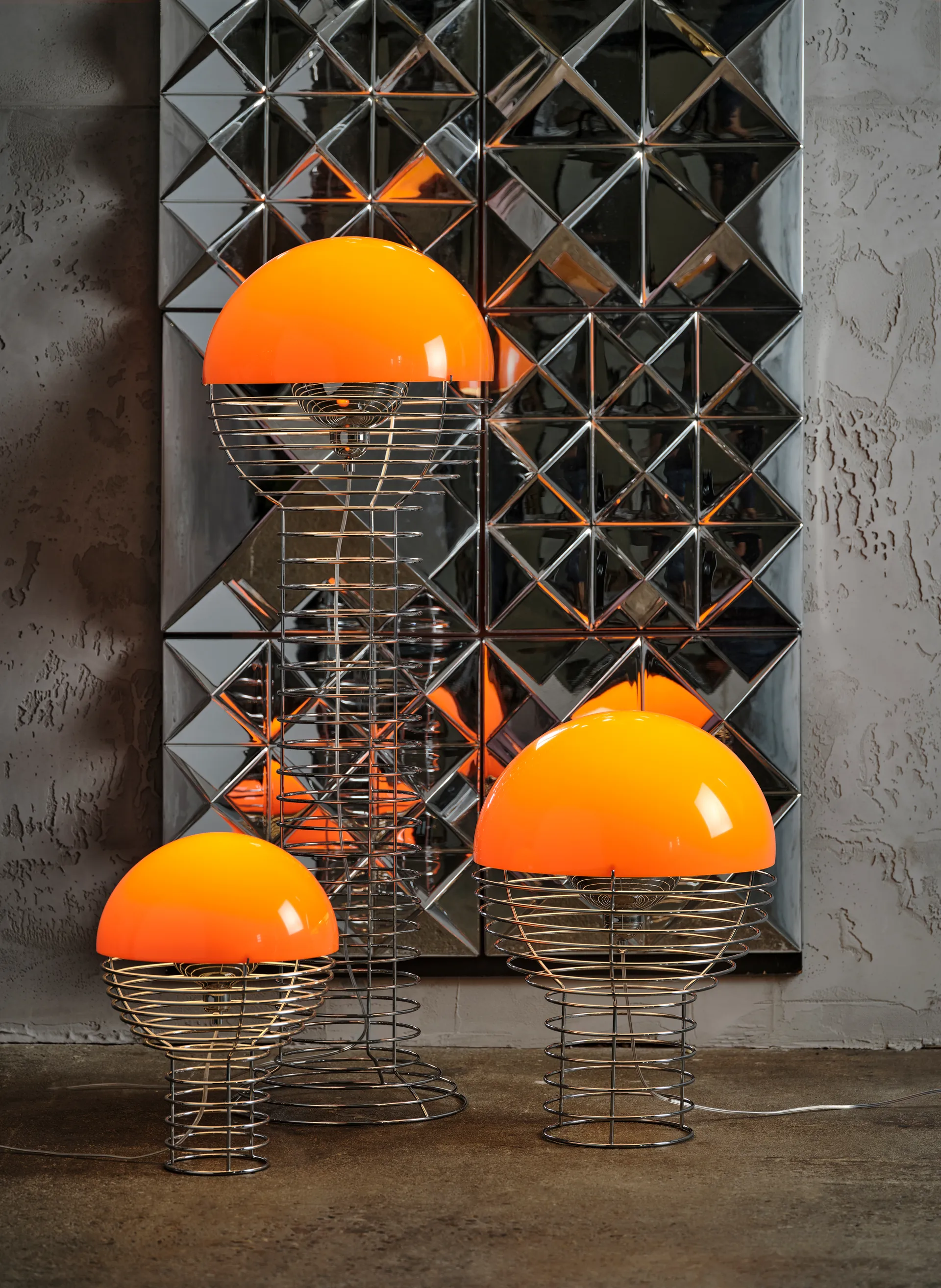 Lampe de table Wire Ø30 cm, Chrome-orange Verpan