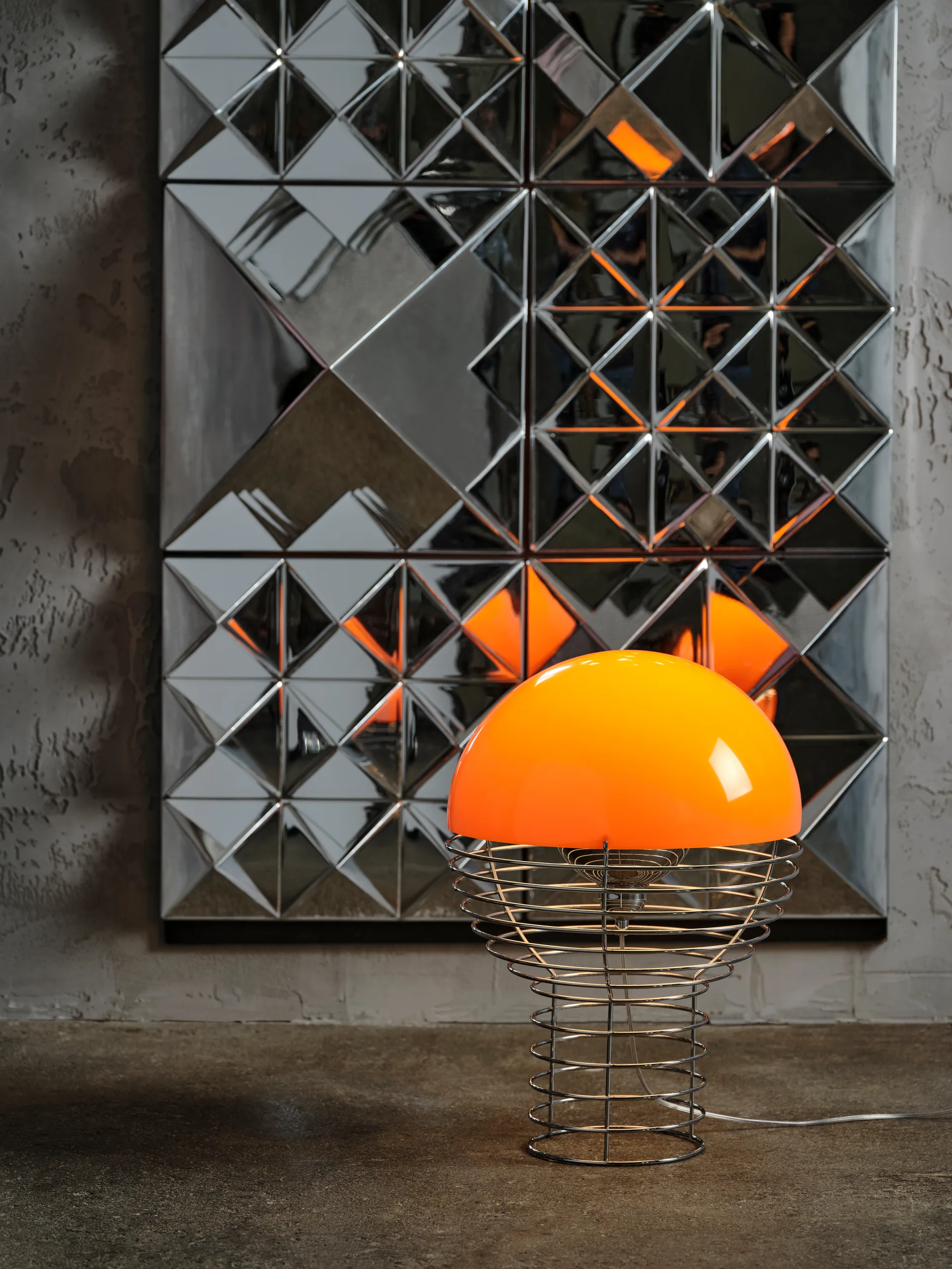Lampe de table Wire Ø40 cm, Chrome-orange Verpan