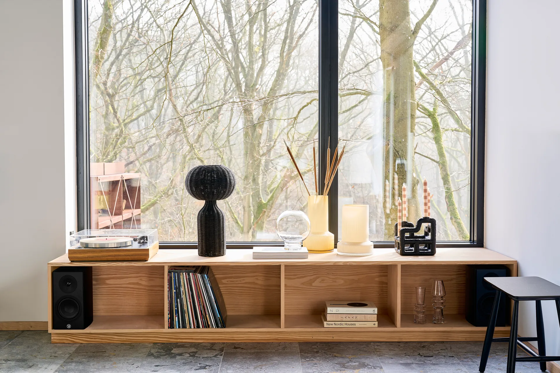 Lampe de table en rotin Werna Ø30, Noir Villa Collection