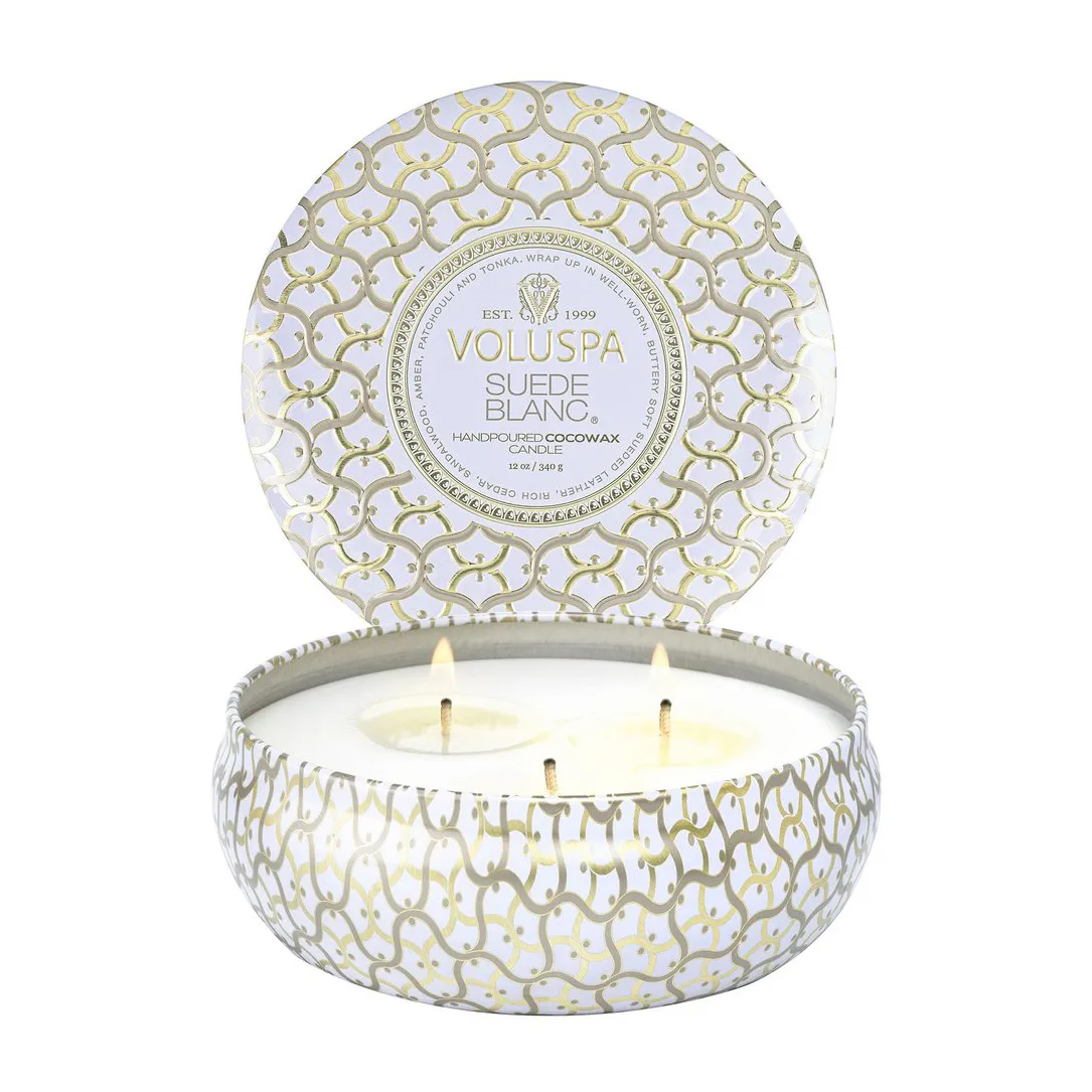 Bougie parfumée Maison Blanc 3-wick Tin 40 heures, Suede Blanc Voluspa