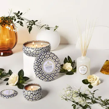 Bougie parfumée Maison Blanc Mini Tin 25 heures - Gardenia Colonia - Voluspa