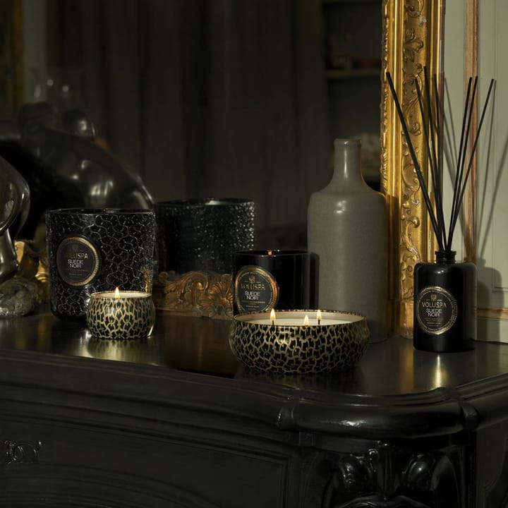 Bougie parfumée Maison Noir 3-wick Tin 40 heures, Suede Noir Voluspa