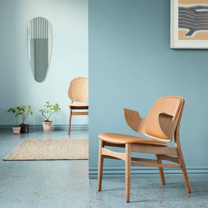 Chaise lounge Gesture - cuir vegetal 90 nature, structure en chêne huilé blanc, assise de couleur café au lait
​ - Warm Nordic