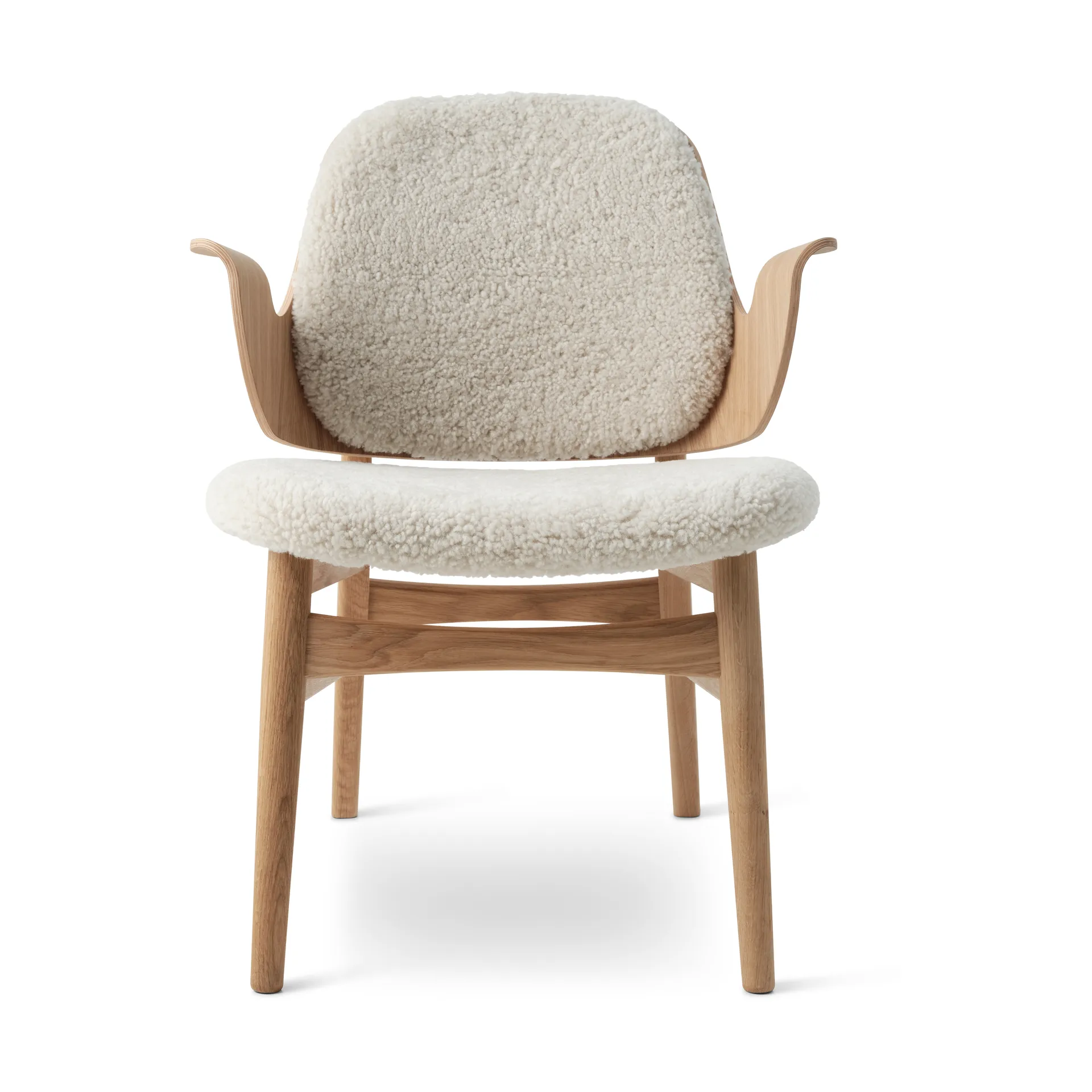 Chaise lounge Gesture, peau de mouton moonlight, structure en chêne huilé blanc Warm Nordic