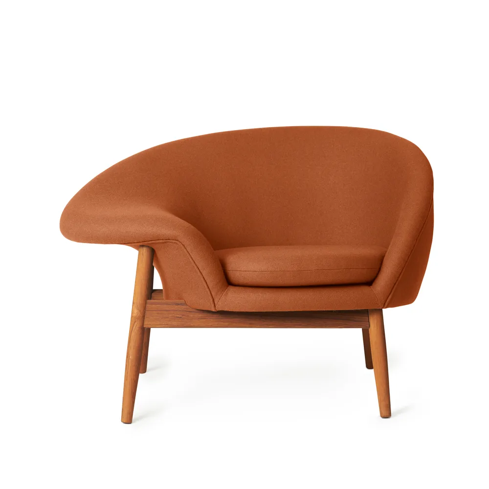 Fauteuil Fried Egg, tissu hero 481 caramel, pieds en teck huilé Warm Nordic