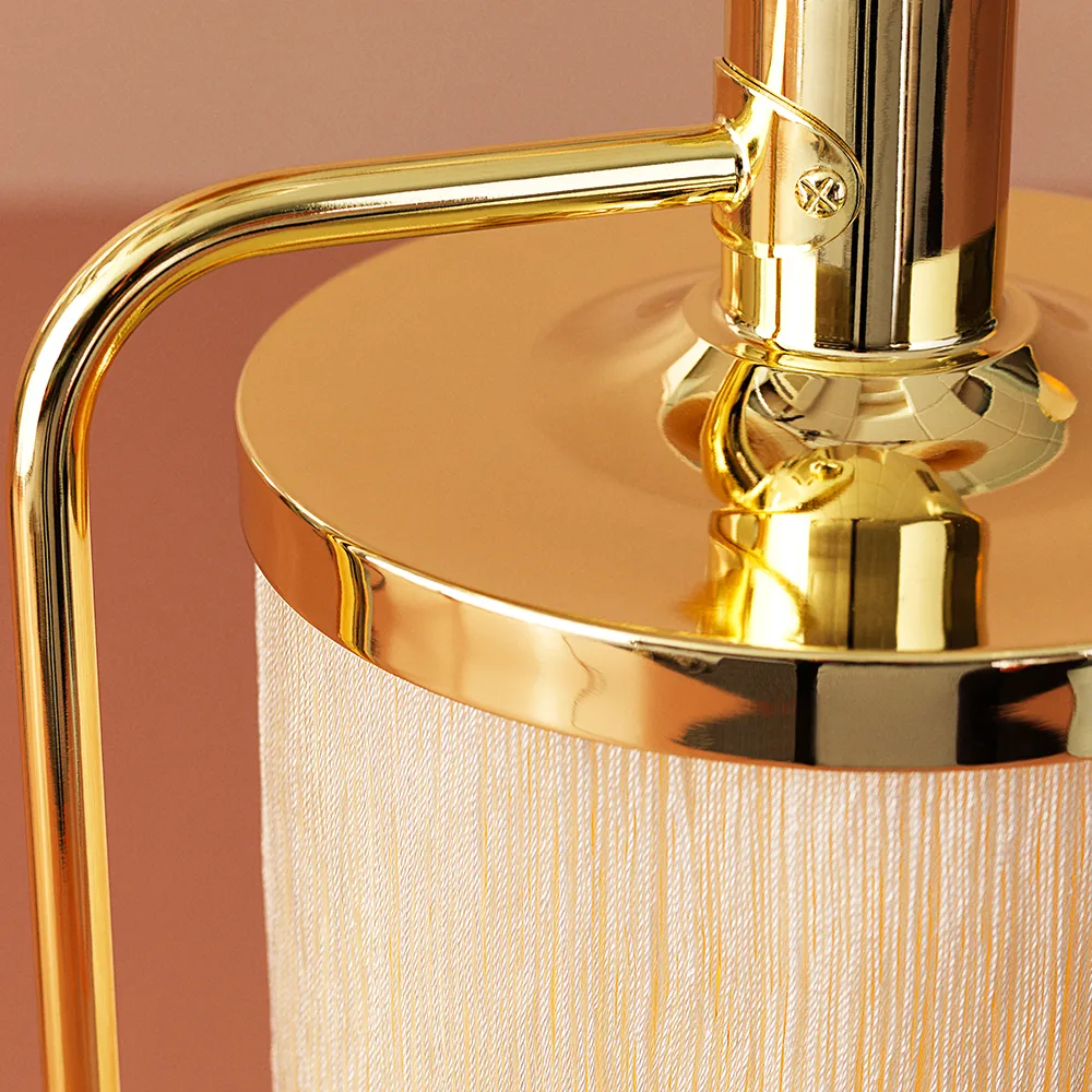 Lampadaire Fringe, pale pink, acier plaqué laiton Warm Nordic