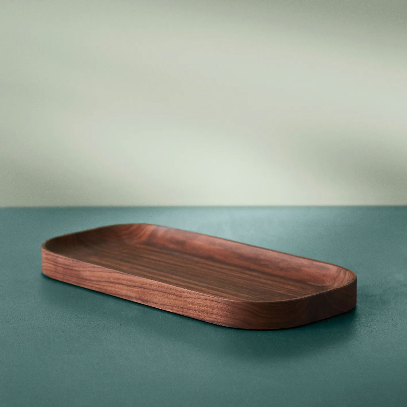 Plateau Carved Wood oval, Noyer Warm Nordic